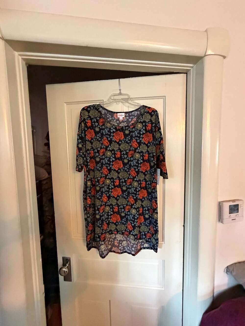 LuLaRoe Irma High-Low Tunic Top Size Small Black Red Floral Roses
